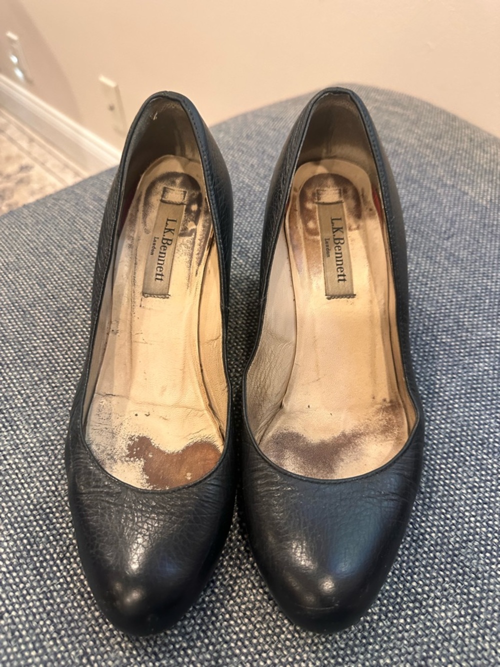 LK Bennett Black Leather Round-Toe Women's Wedge Pumps - size 36 (size 6)